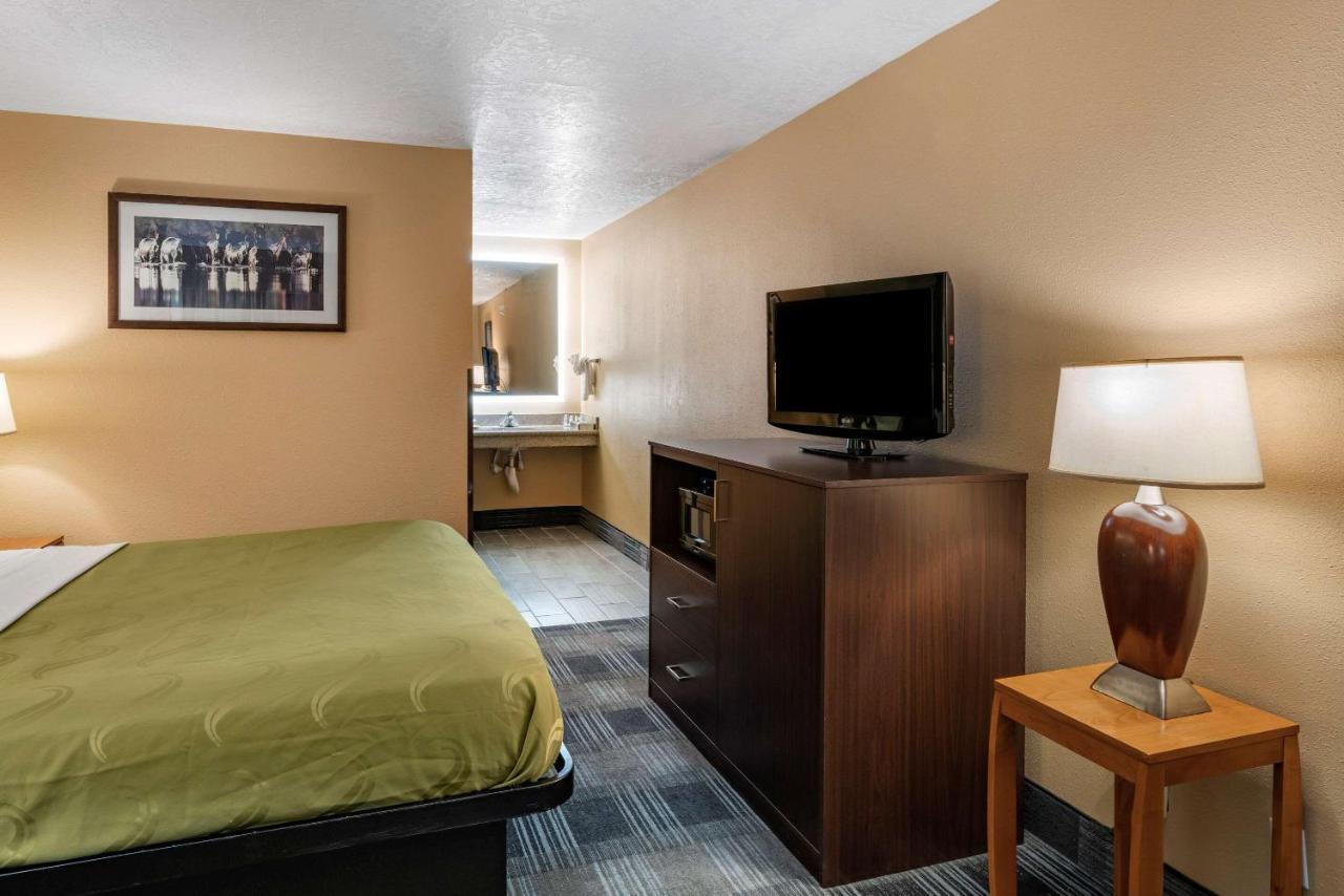 Quality Inn 3*